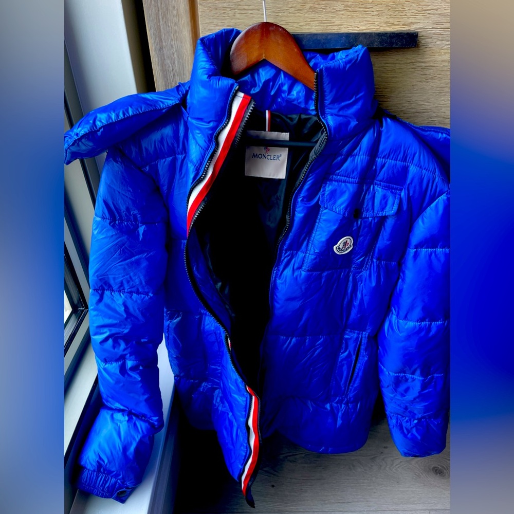 Men’s Moncler coat. Removable hood size 3 (small) gently used.